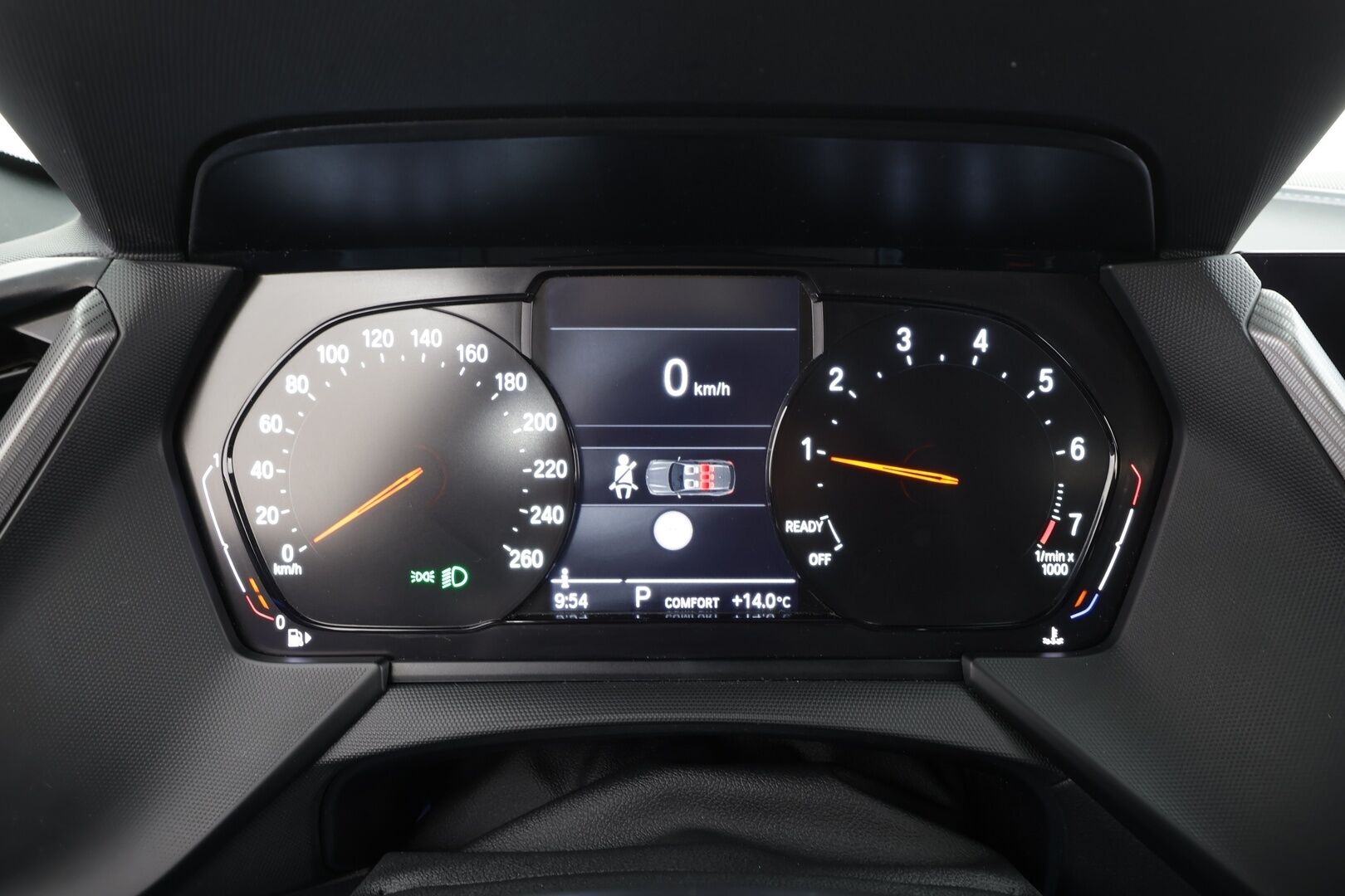 BMW 118 2021 F40 Hatchback 118i A Business M Sport * Vakkari / P.tutkat / Hifi / Digimittaristo / Sporttipenkit / LED * - Kahdet renkaat aluvanteilla - HULLUT BLACKWEEK JATKOT - KORKOTARJOUS 2,49%