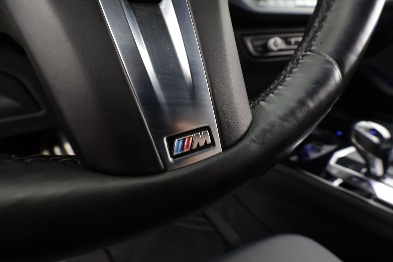 BMW 118 2021 F40 Hatchback 118i A Business M Sport * Vakkari / P.tutkat / Hifi / Digimittaristo / Sporttipenkit / LED * - Kahdet renkaat aluvanteilla - HULLUT BLACKWEEK JATKOT - KORKOTARJOUS 2,49%