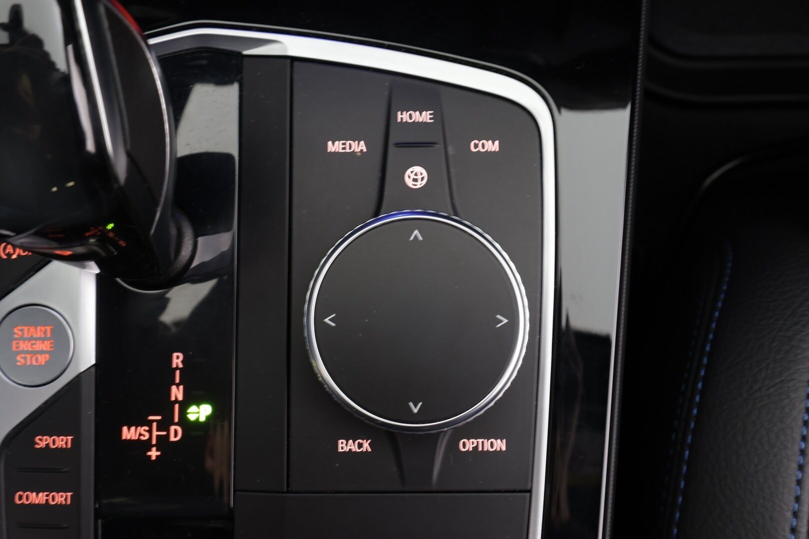 BMW 118 2021 F40 Hatchback 118i A Business M Sport * Vakkari / P.tutkat / Hifi / Digimittaristo / Sporttipenkit / LED * - Kahdet renkaat aluvanteilla - HULLUT BLACKWEEK JATKOT - KORKOTARJOUS 2,49%