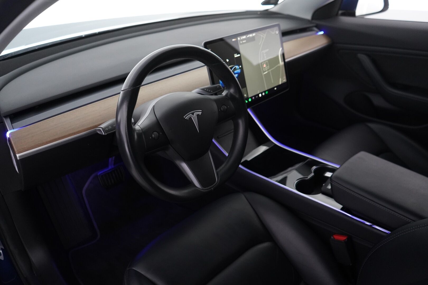 Tesla Model 3 2019 Long-Range Dual Motor AWD *Premium audio / Nahat / Kamera / ACC / Lasikatto* - Kahdet renkaat / Kahdet laturit / Premium Audio