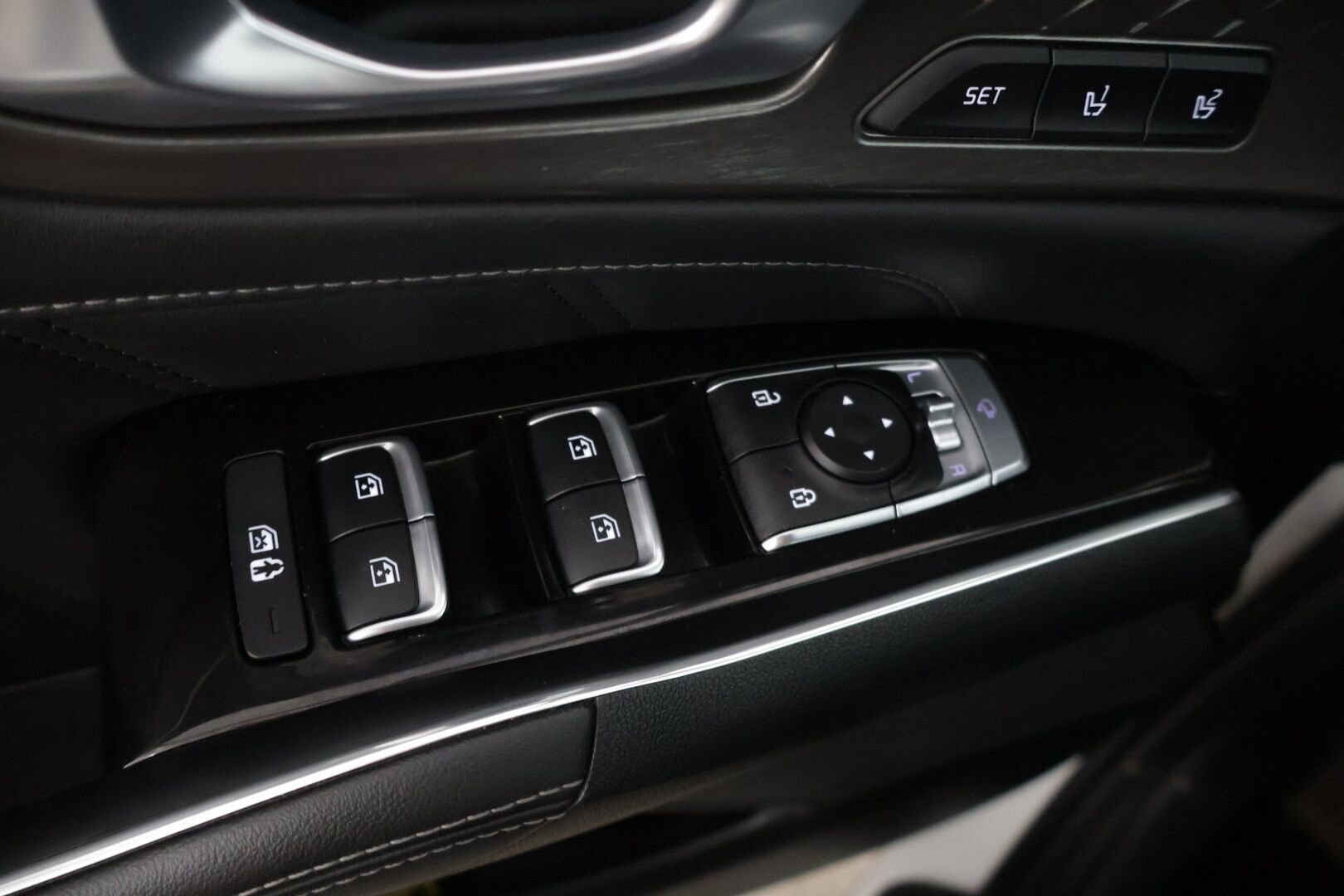 Kia Sorento 2021 1,6 T-GDI Hybrid AWD Business Luxury AT 5P *ACC / Koukku / Bose / P.Kamera / Keyless / Nahat / LED / Navi * - Hyvin pidetty / Juuri huollettu - HULLUT AVAJAISHULINAT KORKOTARJOUS 3,29 %