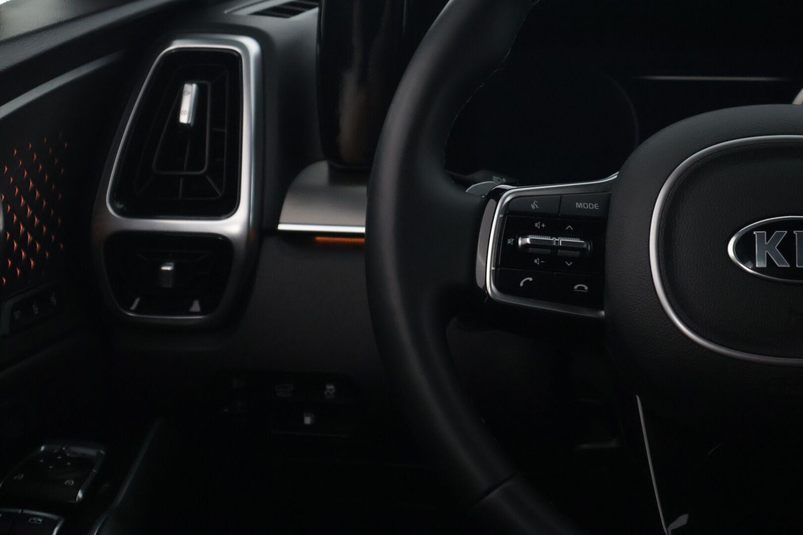 Kia Sorento 2021 1,6 T-GDI Hybrid AWD Business Luxury AT 5P *ACC / Koukku / Bose / P.Kamera / Keyless / Nahat / LED / Navi * - Hyvin pidetty / Juuri huollettu - HULLUT AVAJAISHULINAT KORKOTARJOUS 3,29 %