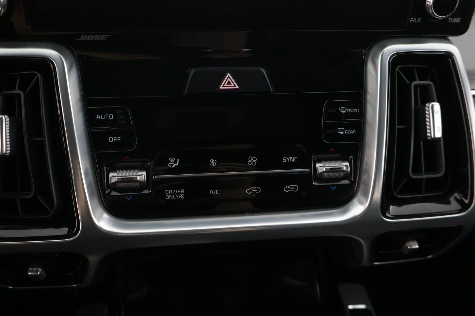 Kia Sorento 2021 1,6 T-GDI Hybrid AWD Business Luxury AT 5P *ACC / Koukku / Bose / P.Kamera / Keyless / Nahat / LED / Navi * - Hyvin pidetty / Juuri huollettu - HULLUT AVAJAISHULINAT KORKOTARJOUS 3,29 %