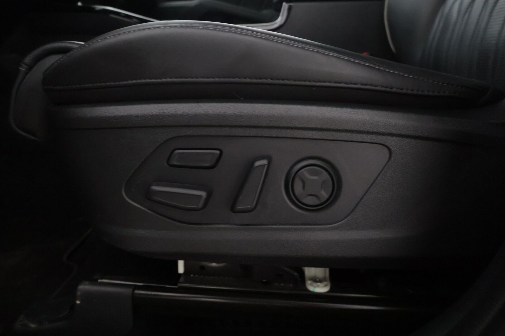 Kia Sorento 2021 1,6 T-GDI Hybrid AWD Business Luxury AT 5P *ACC / Koukku / Bose / P.Kamera / Keyless / Nahat / LED / Navi * - Hyvin pidetty / Juuri huollettu - HULLUT AVAJAISHULINAT KORKOTARJOUS 3,29 %