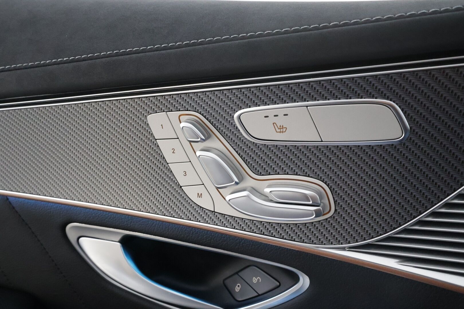 Mercedes-Benz EQC 2023 400 4MATIC Business AMG * Distronic+ / HUD / 360° / Muistipenkit / Multibeam / Midline / Lasikattoluukku / Widescreen * - Kahdet renkaat aluvanteilla