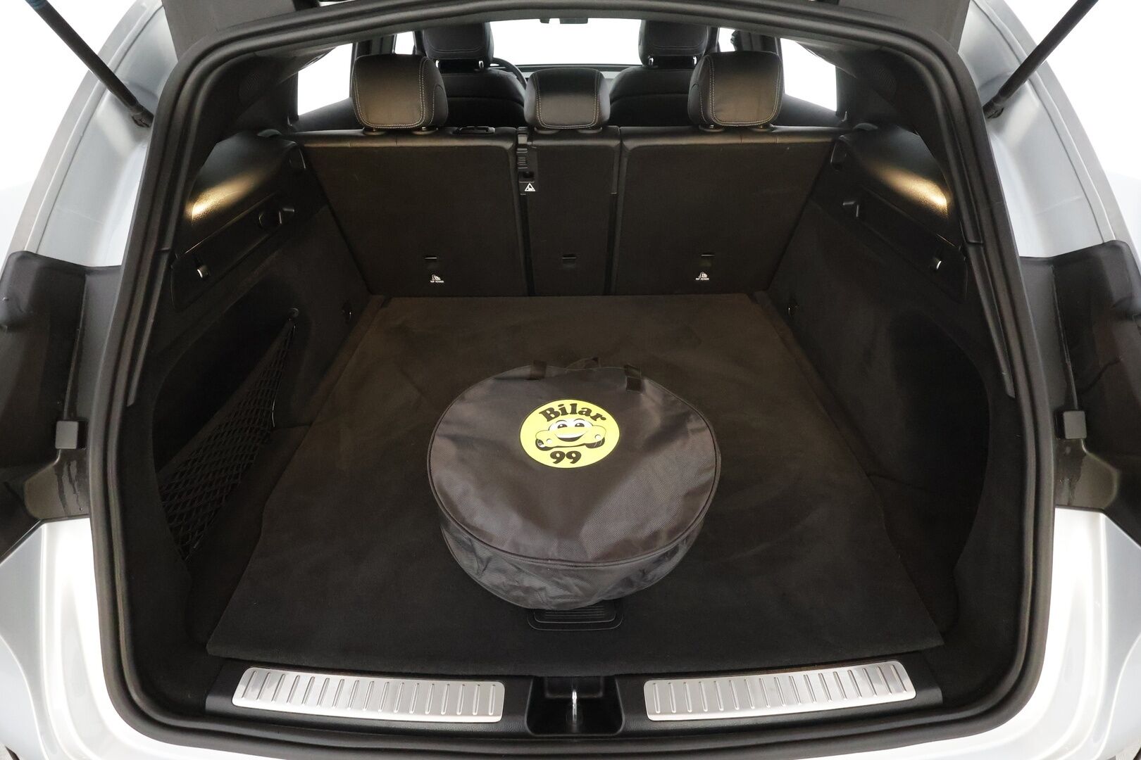 Mercedes-Benz EQC 2023 400 4MATIC Business AMG * Distronic+ / HUD / 360° / Muistipenkit / Multibeam / Midline / Lasikattoluukku / Widescreen * - Kahdet renkaat aluvanteilla