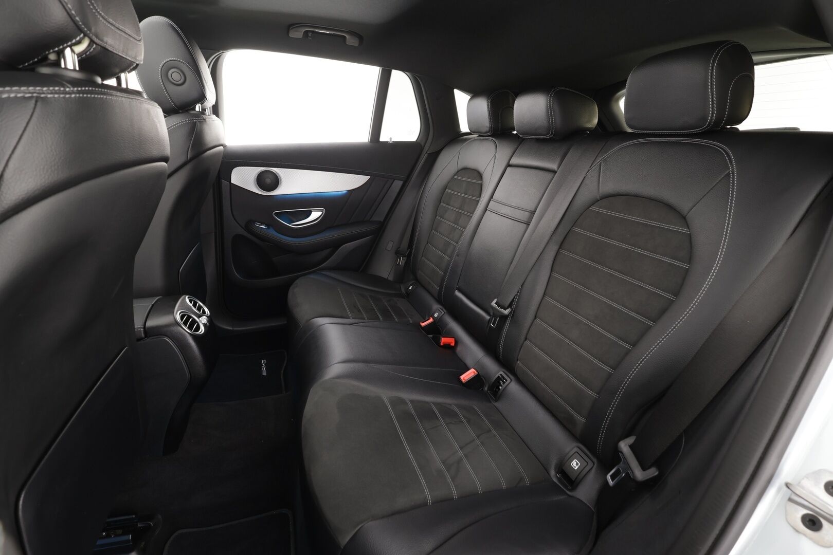 Mercedes-Benz EQC 2023 400 4MATIC Business AMG * Distronic+ / HUD / 360° / Muistipenkit / Multibeam / Midline / Lasikattoluukku / Widescreen * - Kahdet renkaat aluvanteilla