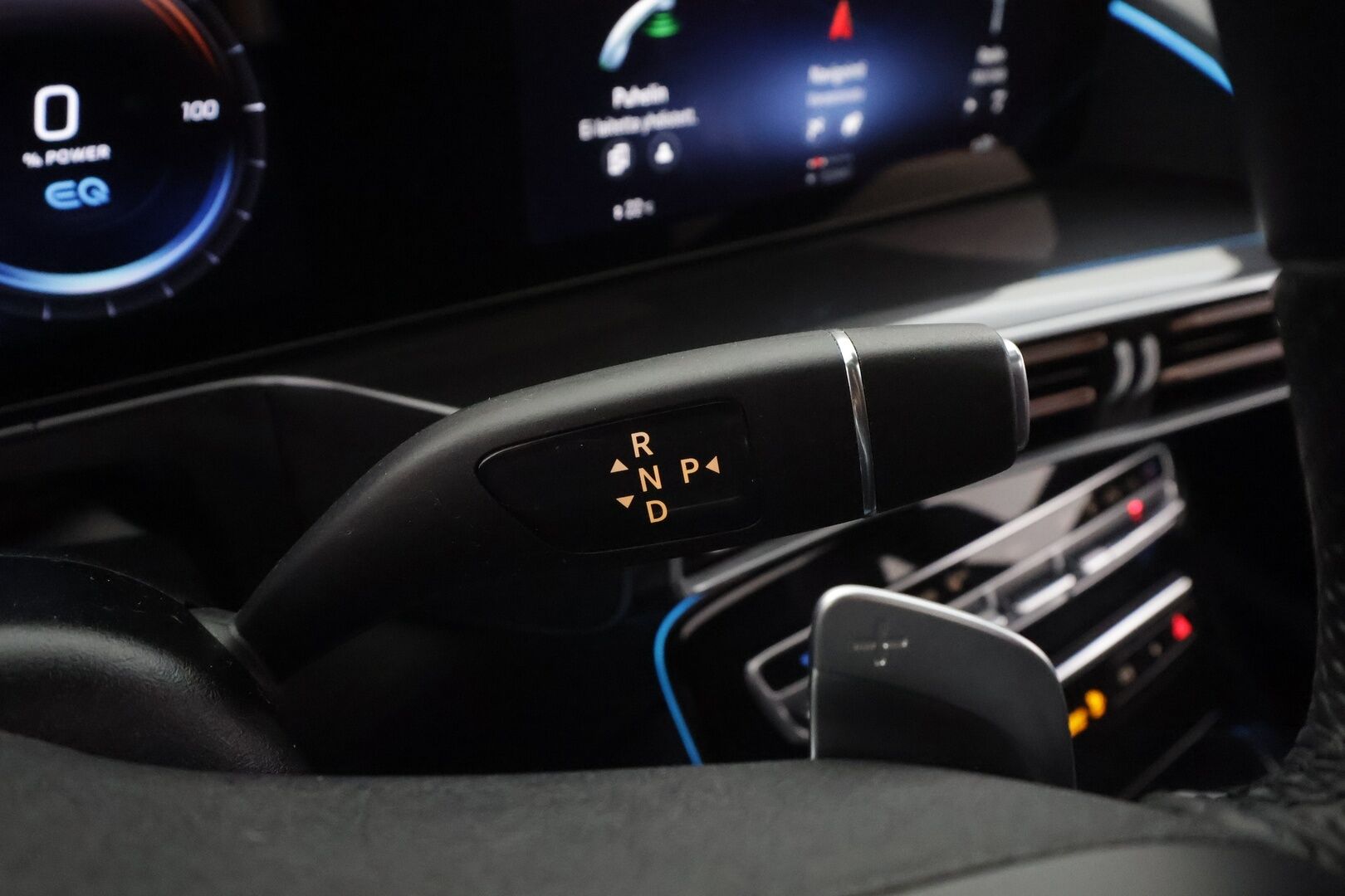 Mercedes-Benz EQC 2023 400 4MATIC Business AMG * Distronic+ / HUD / 360° / Muistipenkit / Multibeam / Midline / Lasikattoluukku / Widescreen * - Kahdet renkaat aluvanteilla