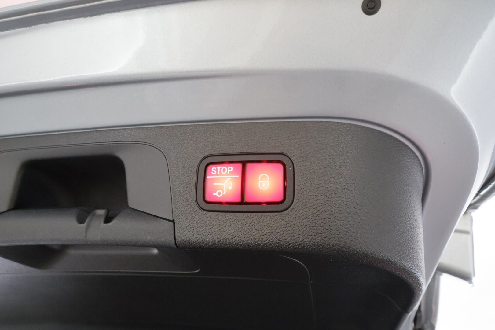 Mercedes-Benz EQC 2023 400 4MATIC Business AMG * Distronic+ / HUD / 360° / Muistipenkit / Multibeam / Midline / Lasikattoluukku / Widescreen * - Kahdet renkaat aluvanteilla