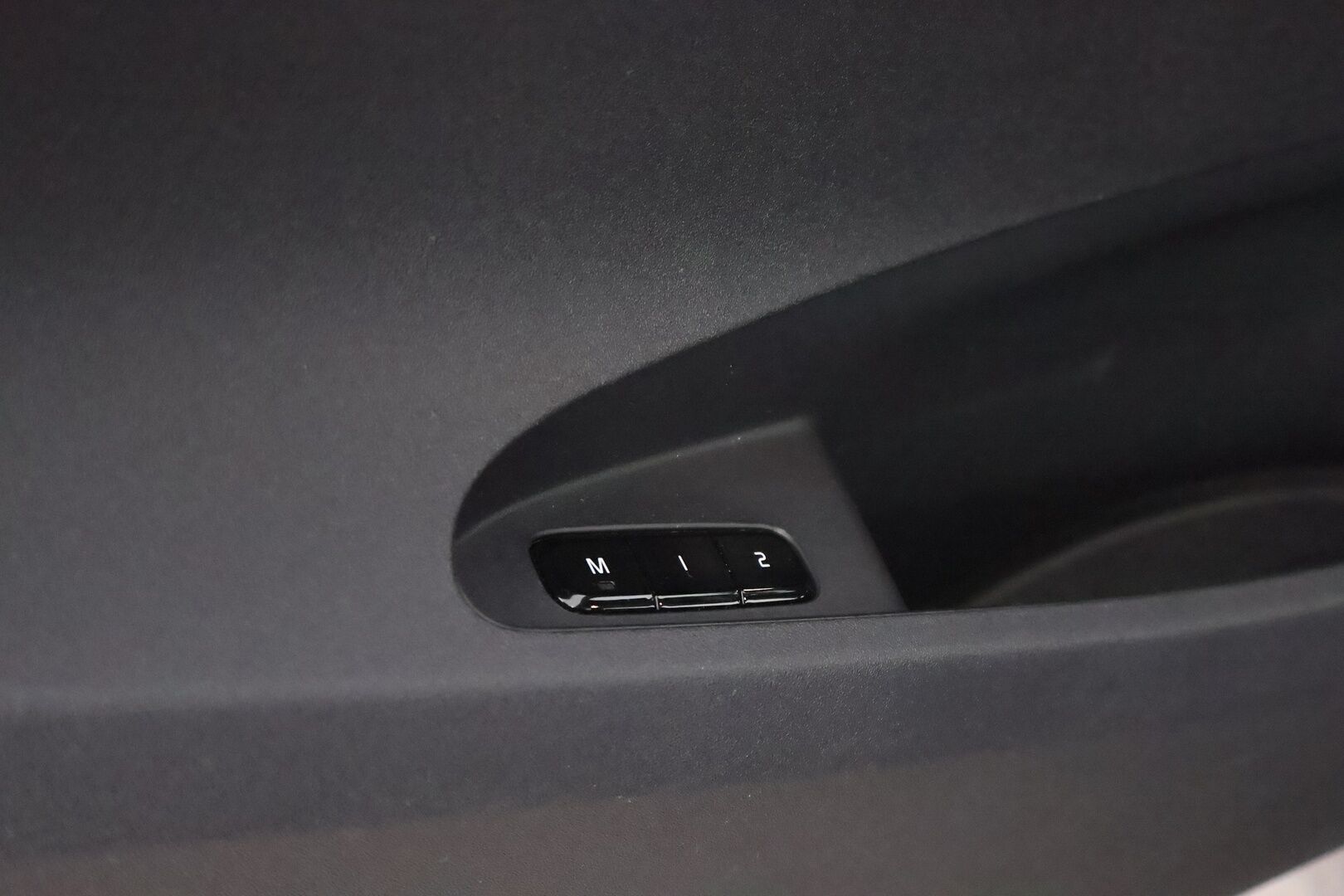 Polestar 2 2023 Long Range Dual Motor Performance, 350kW, 78kWh - 3,99 % KORKOTARJOUS TÄHÄN AUTOON - Lämpöpumppu / Pilot&Plus / Harman&Kardon / Lasikatto / Vetokoukku / 360-Kamera / Pixel-Led / Juuri saapunut Tampereelle!