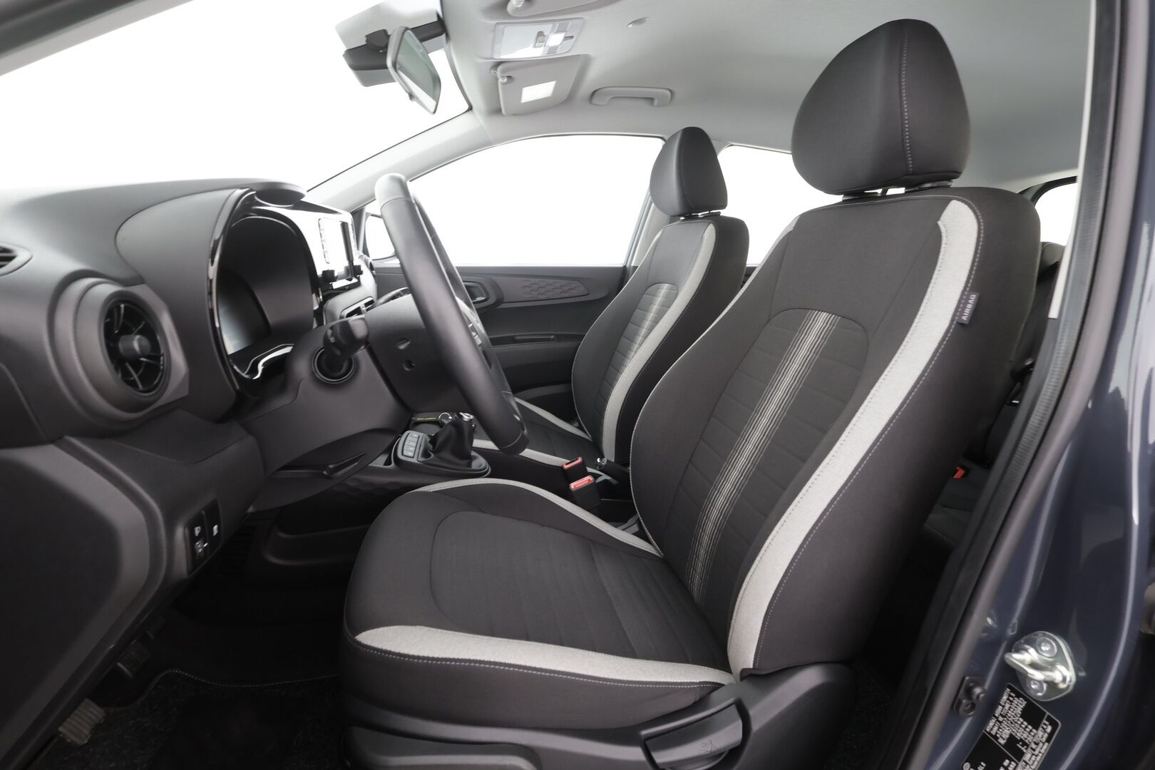 Hyundai i10 2025 1.0 MPi 63 hv 5MT Comfort MY25 - | Vakkari | P.Kamera | Navi | Digimittari | Ratinlämmitin | Apple&Android | 2x Renkaat | Tehdastakuu | Suomi-auto | Merkkihuollettu |