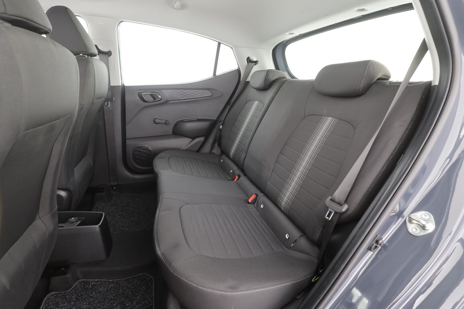 Hyundai i10 2025 1.0 MPi 63 hv 5MT Comfort MY25 - | Vakkari | P.Kamera | Navi | Digimittari | Ratinlämmitin | Apple&Android | 2x Renkaat | Tehdastakuu | Suomi-auto | Merkkihuollettu |