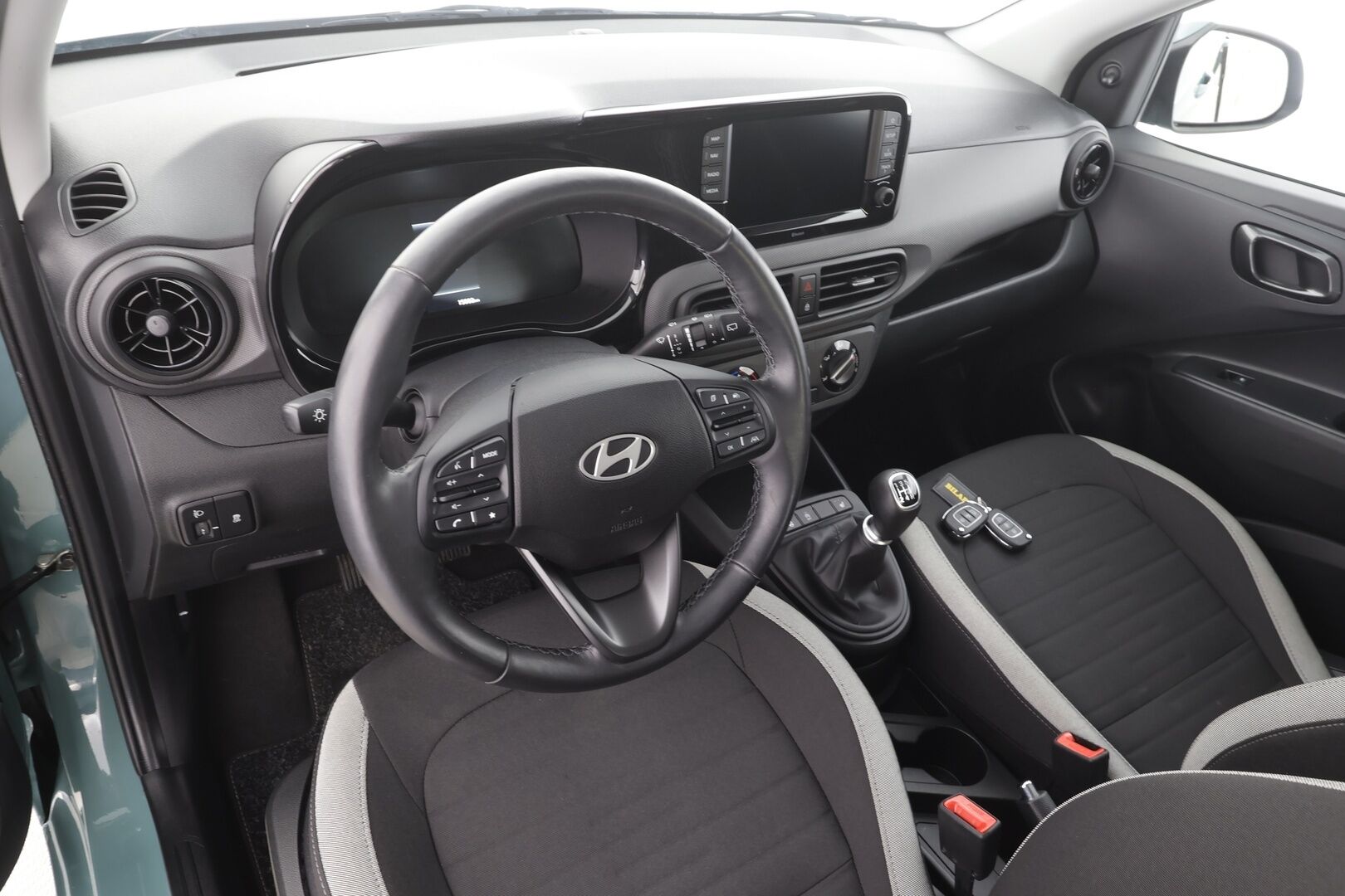 Hyundai i10 2025 1.0 MPi 63 hv 5MT Comfort MY25 - | Vakkari | P.Kamera | Navi | Digimittari | Ratinlämmitin | Apple&Android  | 2x Renkaat | Tehdastakuu | Suomi-auto | Merkkihuollettu |