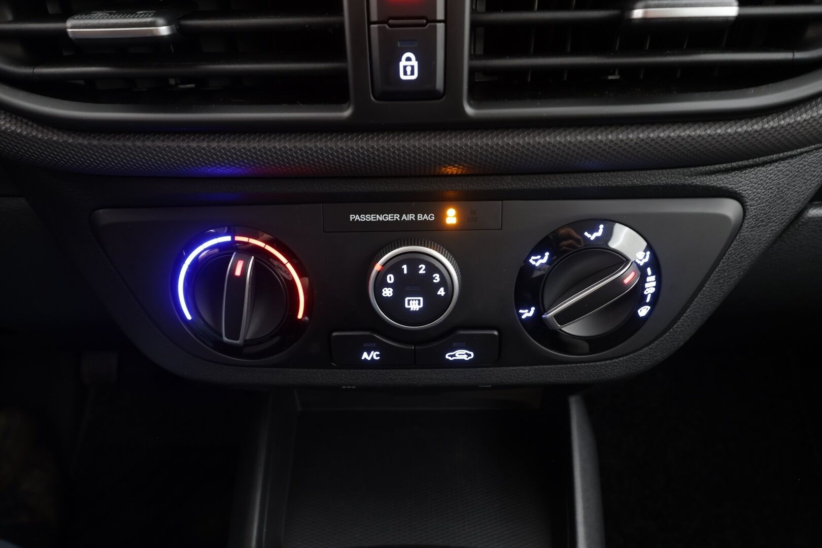 Hyundai i10 2025 1.0 MPi 63 hv 5MT Comfort MY25 - | Vakkari | P.Kamera | Navi | Digimittari | Ratinlämmitin | Apple&Android  | 2x Renkaat | Tehdastakuu | Suomi-auto | Merkkihuollettu |