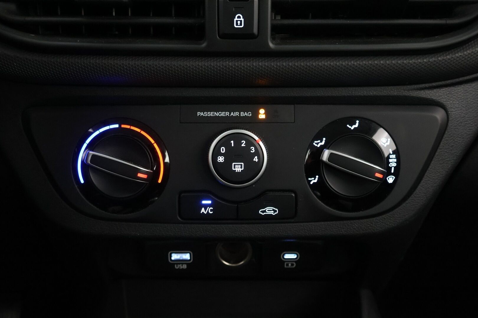 Hyundai i10 2025 1.0 MPi 63 hv 5MT Comfort MY25 * 1OM Suomiauto / Vakkari / Peruutuskamera / Digimittari / Ratinlämmitys - Erittäin siisti / Vaihtoehto uudelle / Juuri tullut Tampereelle!