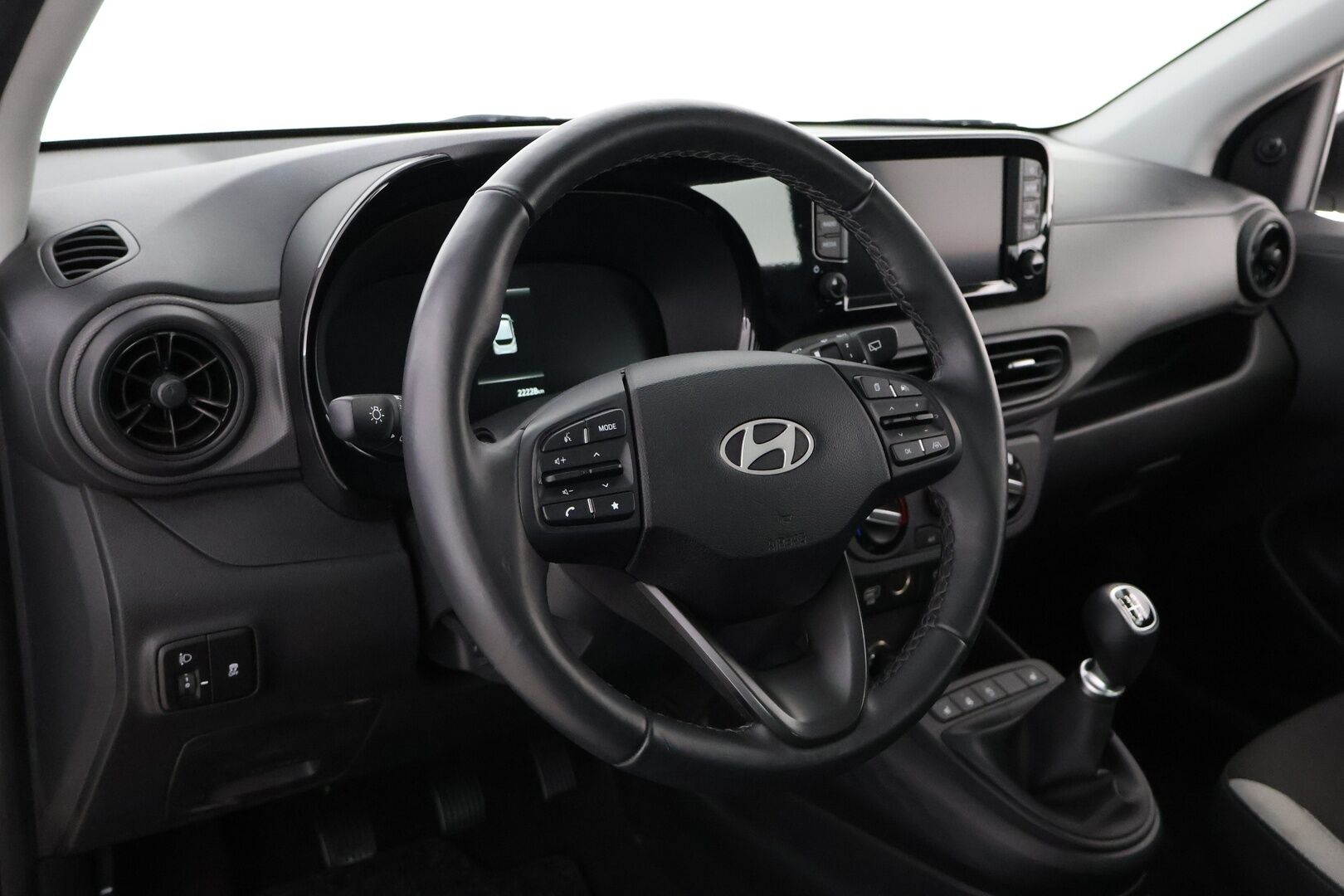 Hyundai i10 2025 1.0 MPi 63 hv 5MT Comfort MY25 * 1OM Suomiauto / Vakkari / Peruutuskamera / Digimittari / Ratinlämmitys - Erittäin siisti / Vaihtoehto uudelle / Juuri tullut Tampereelle!