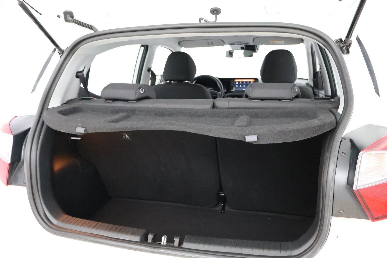 Hyundai i10 2025 1.0 MPi 63 hv 5MT Comfort MY25 * 1OM Suomiauto / Vakkari / Peruutuskamera / Digimittari / Ratinlämmitys - Erittäin siisti / Vaihtoehto uudelle / Juuri tullut Tampereelle!