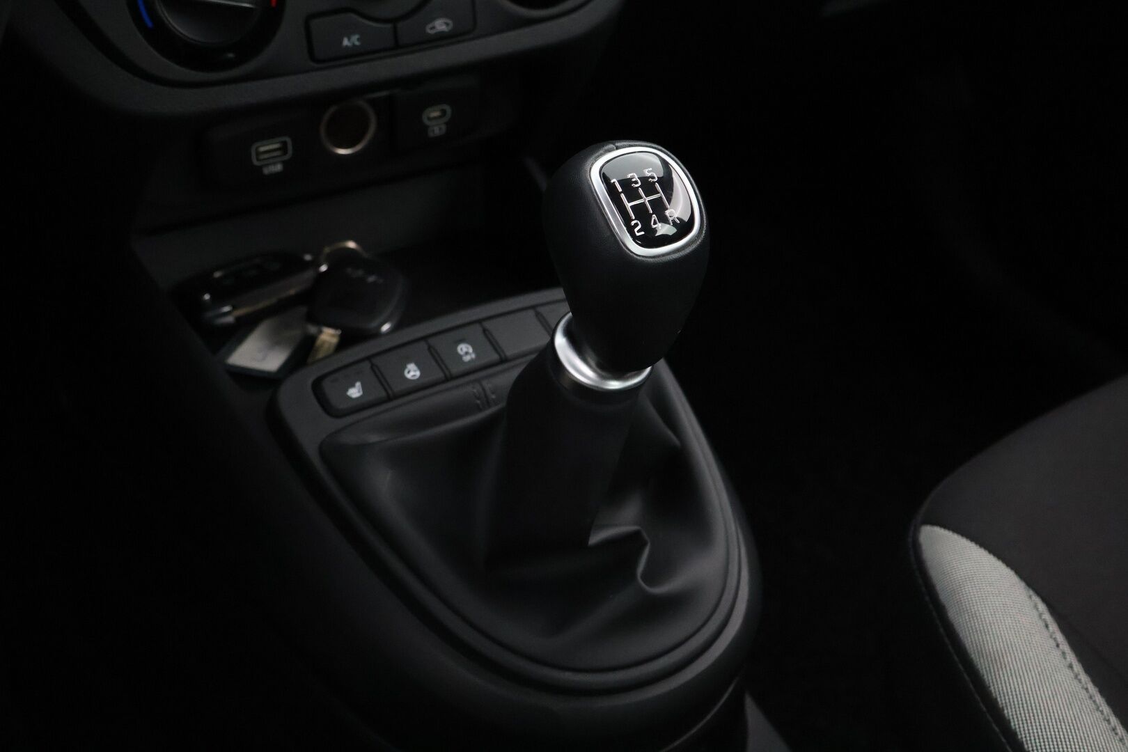 Hyundai i10 2025 1.0 MPi 63 hv 5MT Comfort MY25 * 1OM Suomiauto / Vakkari / Peruutuskamera / Digimittari / Ratinlämmitys - Erittäin siisti / Vaihtoehto uudelle / Juuri tullut Tampereelle!