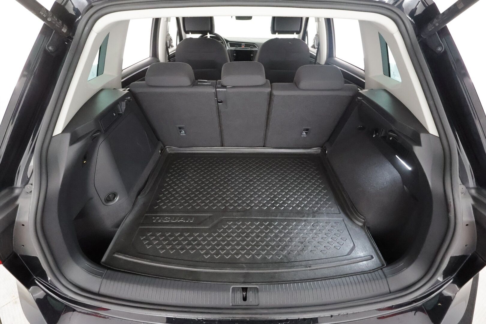 Volkswagen Tiguan 2022 Style Business eHybrid 180 kW DSG-automaatti - | ACC | Koukku | P. Kamera | IQ Light | ErgoActive | Keyless | Digimittaristo | Lane Assist | Side Assist | 2x renkaat aluin | Merkkihuollot |