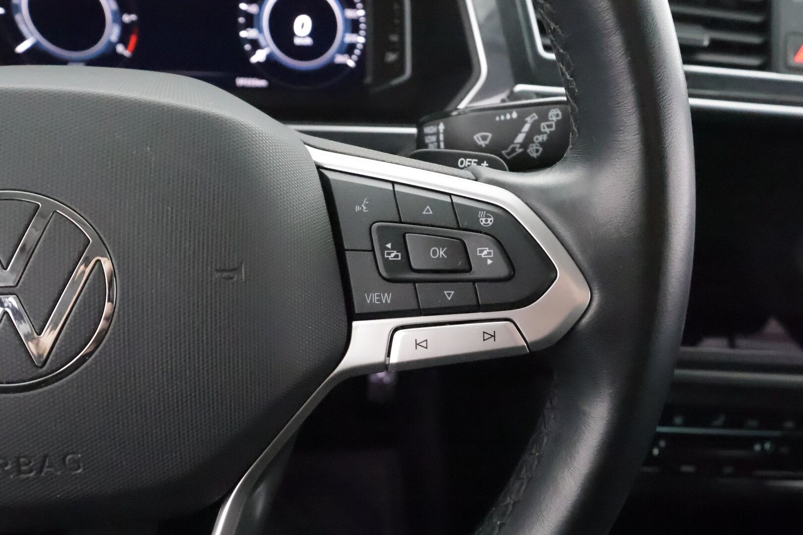 Volkswagen Tiguan 2022 Style Business eHybrid 180 kW DSG-automaatti - | ACC | Koukku | P. Kamera | IQ Light | ErgoActive | Keyless | Digimittaristo | Lane Assist | Side Assist | 2x renkaat aluin | Merkkihuollot |