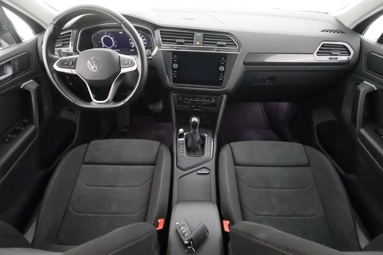 Volkswagen Tiguan 2022 Style Business eHybrid 180 kW DSG-automaatti - | ACC | Koukku | P. Kamera | IQ Light | ErgoActive | Keyless | Digimittaristo | Lane Assist | Side Assist | 2x renkaat aluin | Merkkihuollot |