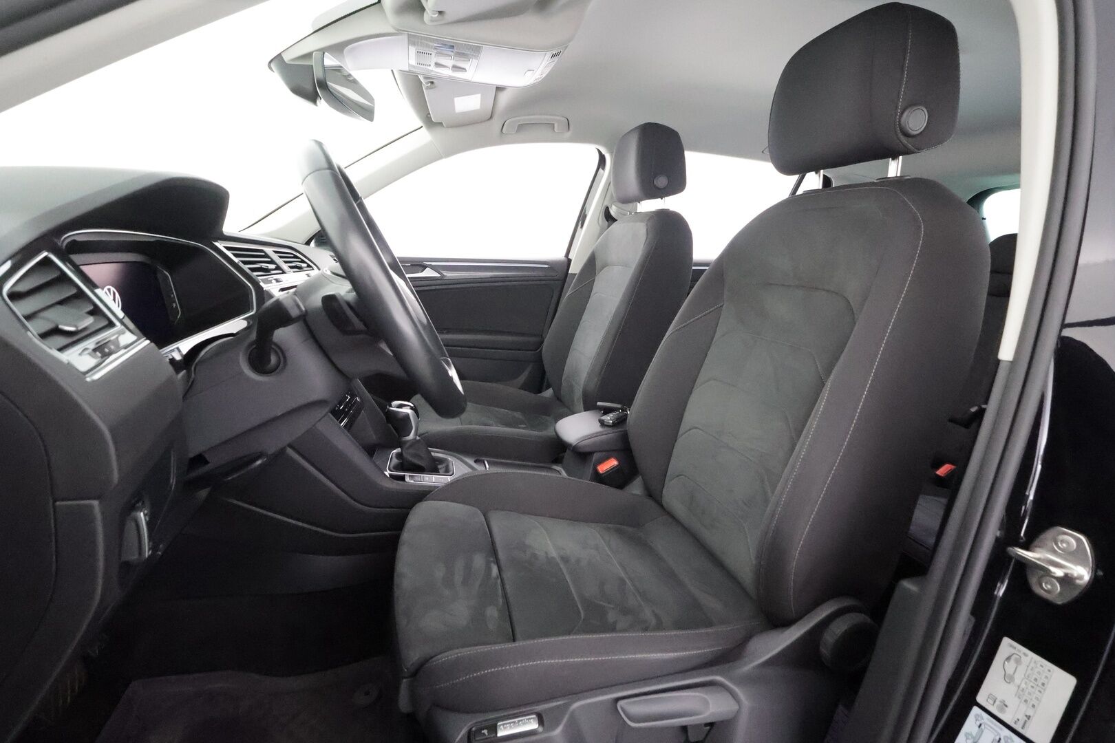 Volkswagen Tiguan 2022 Style Business eHybrid 180 kW DSG-automaatti - | ACC | Koukku | P. Kamera | IQ Light | ErgoActive | Keyless | Digimittaristo | Lane Assist | Side Assist | 2x renkaat aluin | Merkkihuollot |