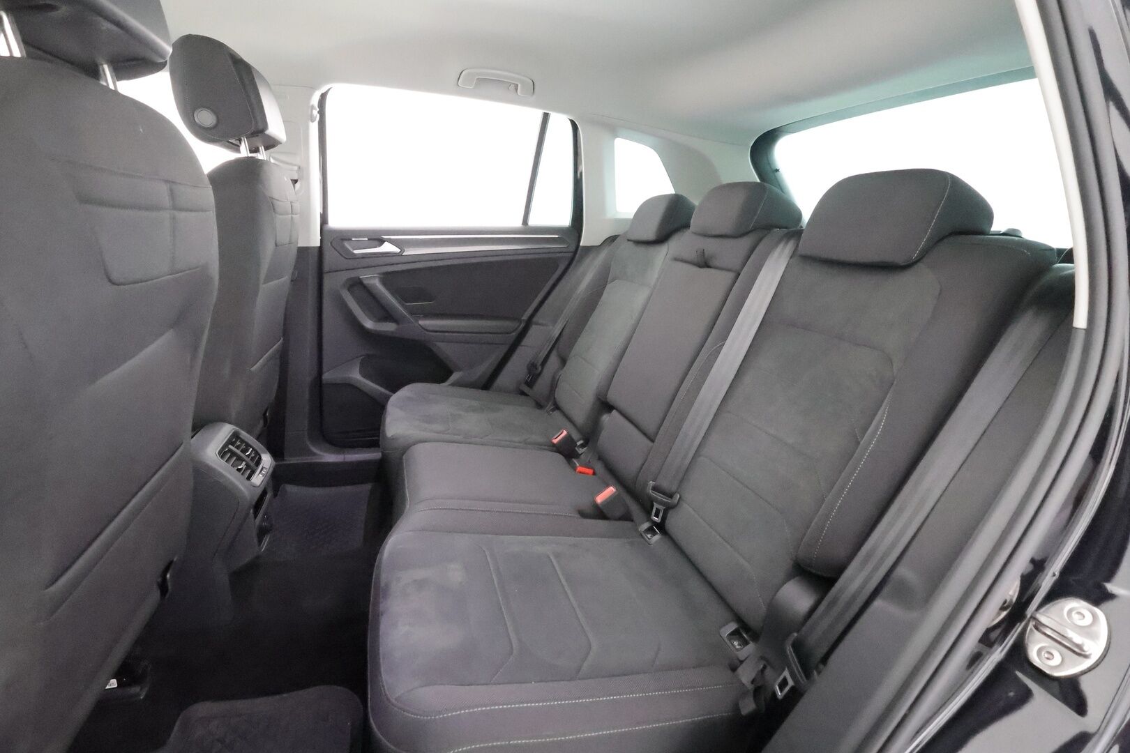 Volkswagen Tiguan 2022 Style Business eHybrid 180 kW DSG-automaatti - | ACC | Koukku | P. Kamera | IQ Light | ErgoActive | Keyless | Digimittaristo | Lane Assist | Side Assist | 2x renkaat aluin | Merkkihuollot |