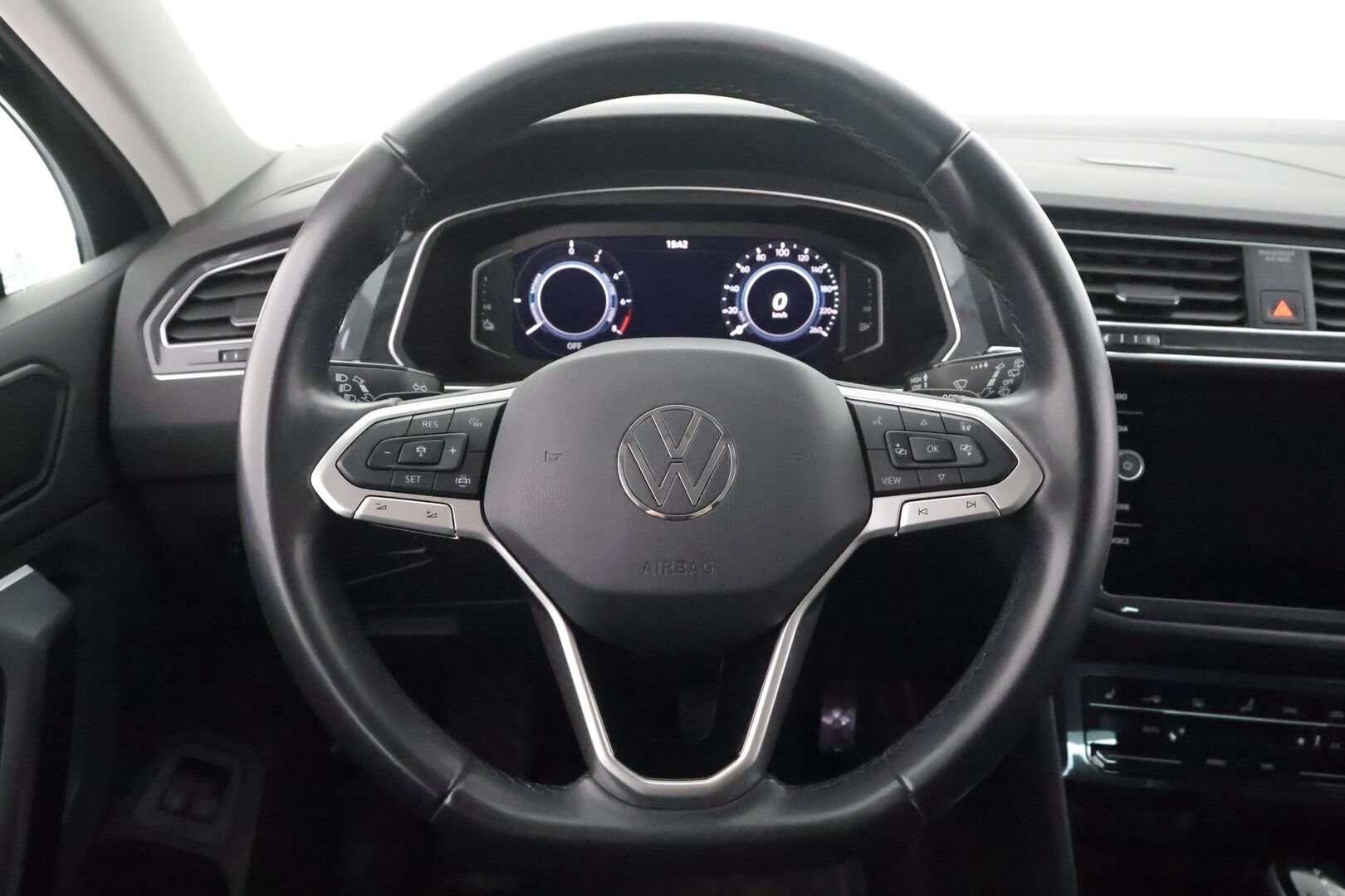 Volkswagen Tiguan 2022 Style Business eHybrid 180 kW DSG-automaatti - | ACC | Koukku | P. Kamera | IQ Light | ErgoActive | Keyless | Digimittaristo | Lane Assist | Side Assist | 2x renkaat aluin | Merkkihuollot |