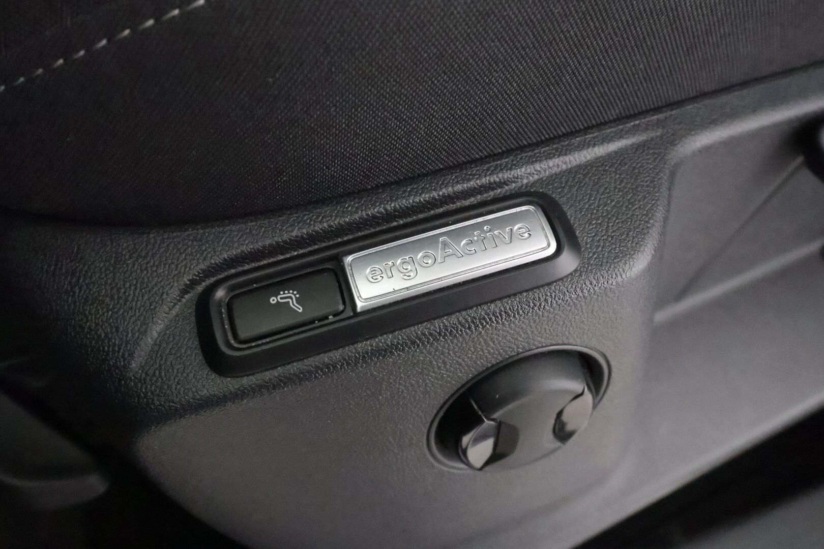 Volkswagen Tiguan 2022 Style Business eHybrid 180 kW DSG-automaatti - | ACC | Koukku | P. Kamera | IQ Light | ErgoActive | Keyless | Digimittaristo | Lane Assist | Side Assist | 2x renkaat aluin | Merkkihuollot |