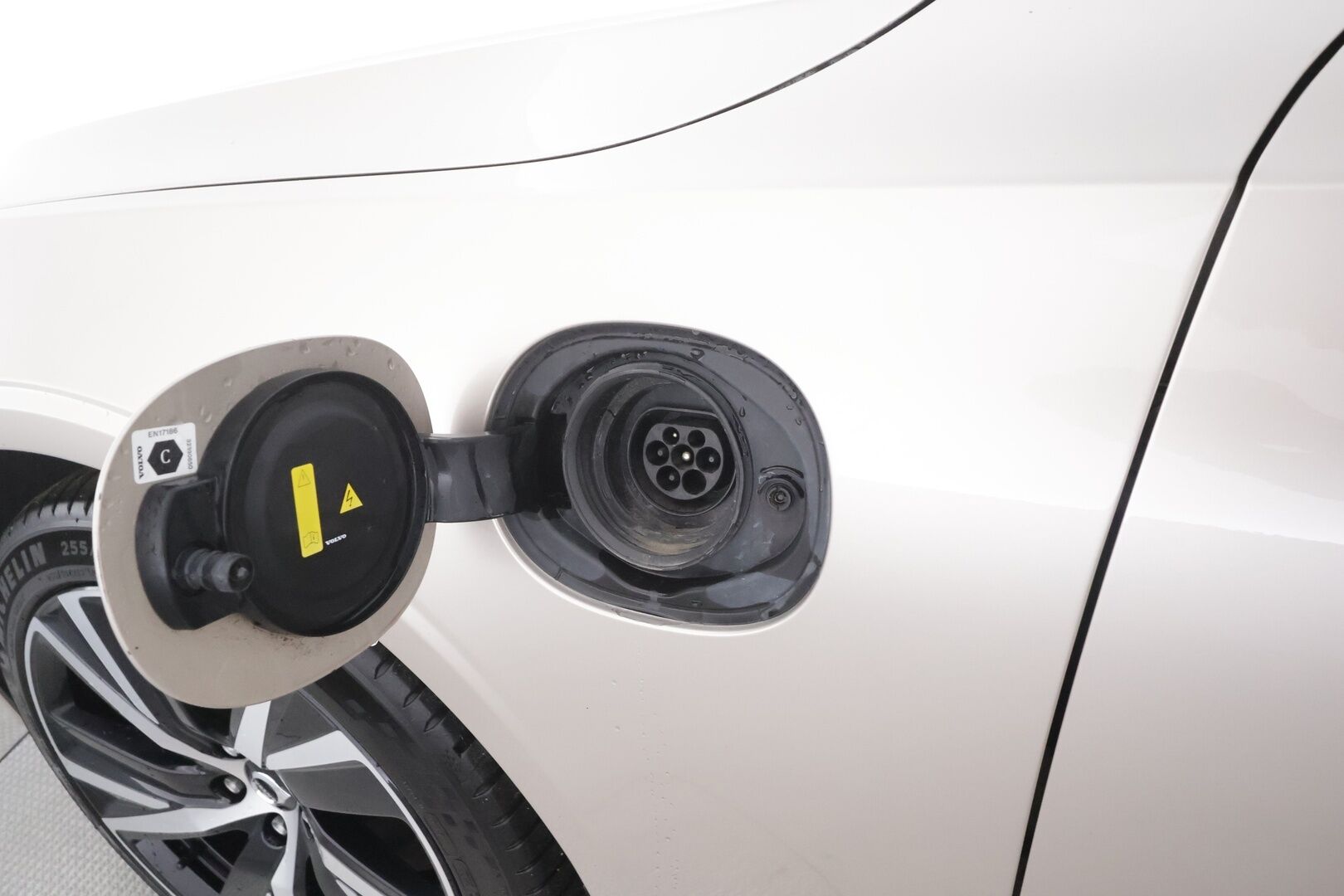 Volvo V90 2025 T8 AWD Long Range High Performance Plus Dark aut - | Pilot assist | Koukku | Muistipenkit | H/K | Full-LED | P.kamera | Sporttinahat | Ratinlämmitys | Keyless | Apple&Android | 1.Om Suomi-auto | Kahdet Renkaat | Merkkihuollettu |