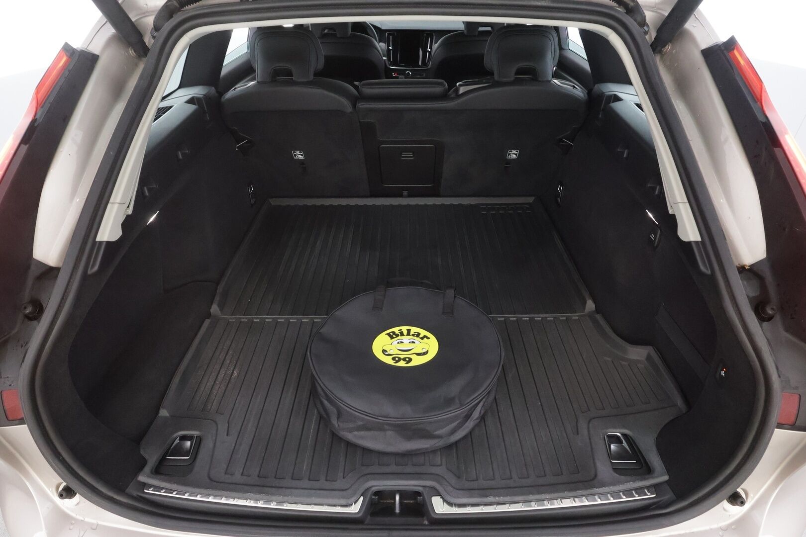 Volvo V90 2025 T8 AWD Long Range High Performance Plus Dark aut - | Pilot assist | Koukku | Muistipenkit | H/K | Full-LED | P.kamera | Sporttinahat | Ratinlämmitys | Keyless | Apple&Android | 1.Om Suomi-auto | Kahdet Renkaat | Merkkihuollettu |