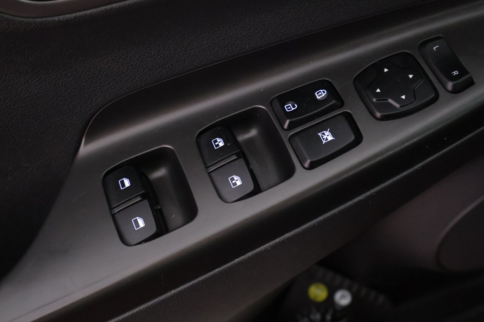 Hyundai KONA 2020 electric 64 kWh 204 hv Style - P-Kamera | Tutkat | Digimittaristo | KRELL | LED | Ratinlämmitin | Navi