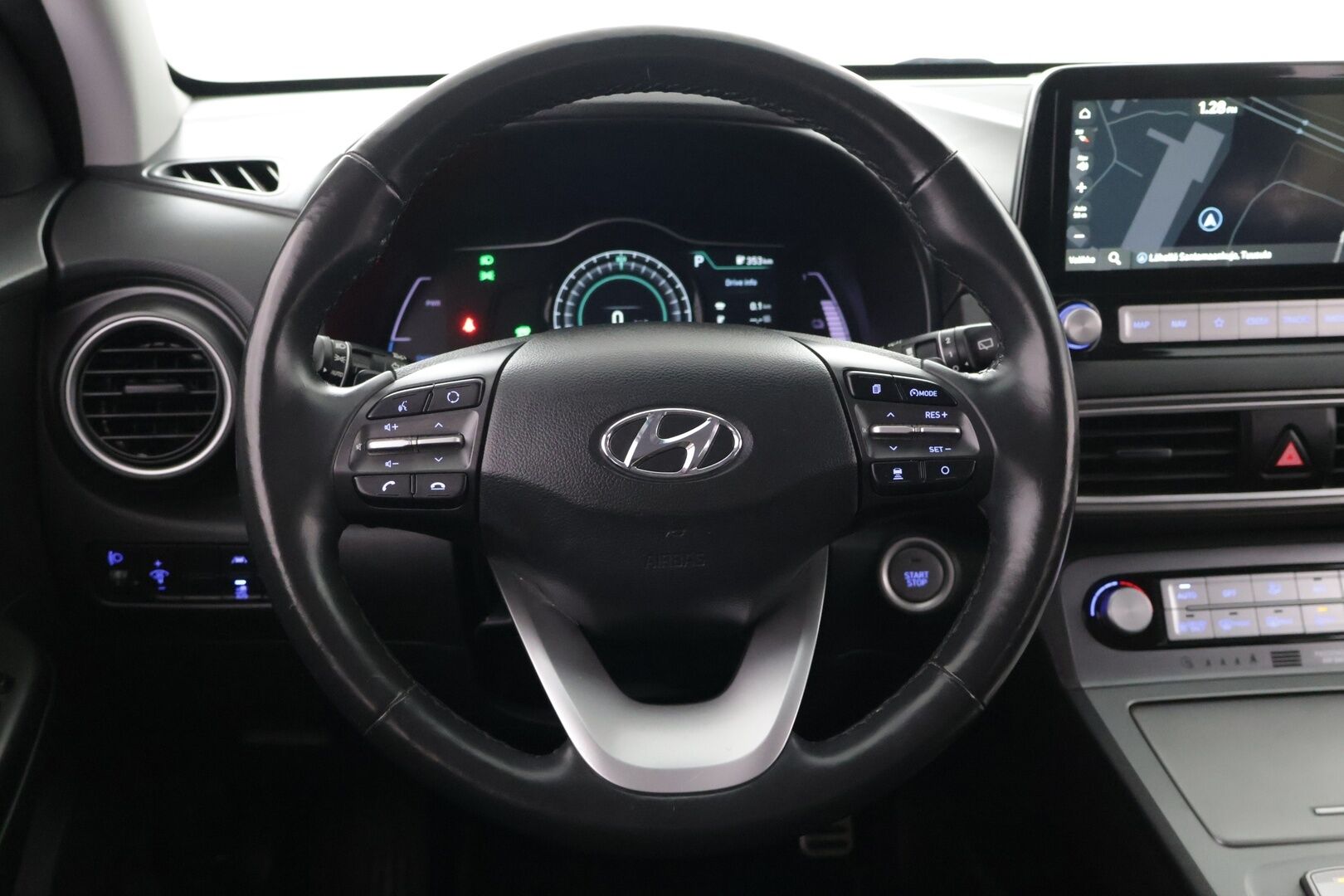 Hyundai KONA 2020 electric 64 kWh 204 hv Style - P-Kamera | Tutkat | Digimittaristo | KRELL | LED | Ratinlämmitin | Navi