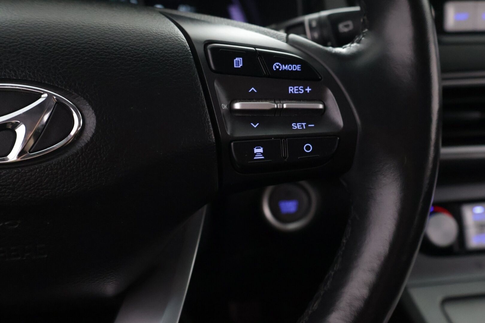 Hyundai KONA 2020 electric 64 kWh 204 hv Style - P-Kamera | Tutkat | Digimittaristo | KRELL | LED | Ratinlämmitin | Navi
