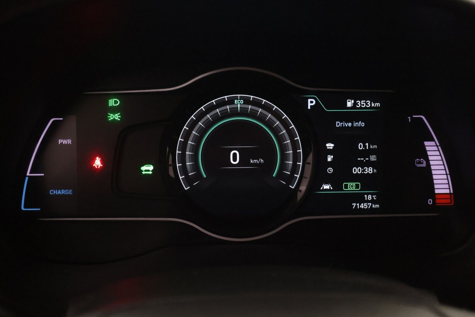 Hyundai KONA 2020 electric 64 kWh 204 hv Style - P-Kamera | Tutkat | Digimittaristo | KRELL | LED | Ratinlämmitin | Navi