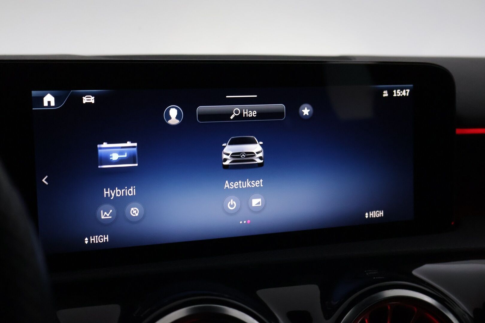 MERCEDES-BENZ A 2023 250e AMG Line * Facelift / Widescreen / KeylessGo / Peruutuskamera / Ratinlämmitin * - Huippu Nokian nastarenkaat! / Juuri huollettu - HULLUT BLACKWEEK JATKOT - KORKOTARJOUS 2,49%