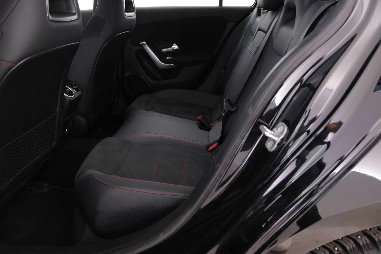 MERCEDES-BENZ A 2023 250e AMG Line * Facelift / Widescreen / KeylessGo / Peruutuskamera / Ratinlämmitin * - Huippu Nokian nastarenkaat! / Juuri huollettu - HULLUT BLACKWEEK JATKOT - KORKOTARJOUS 2,49%