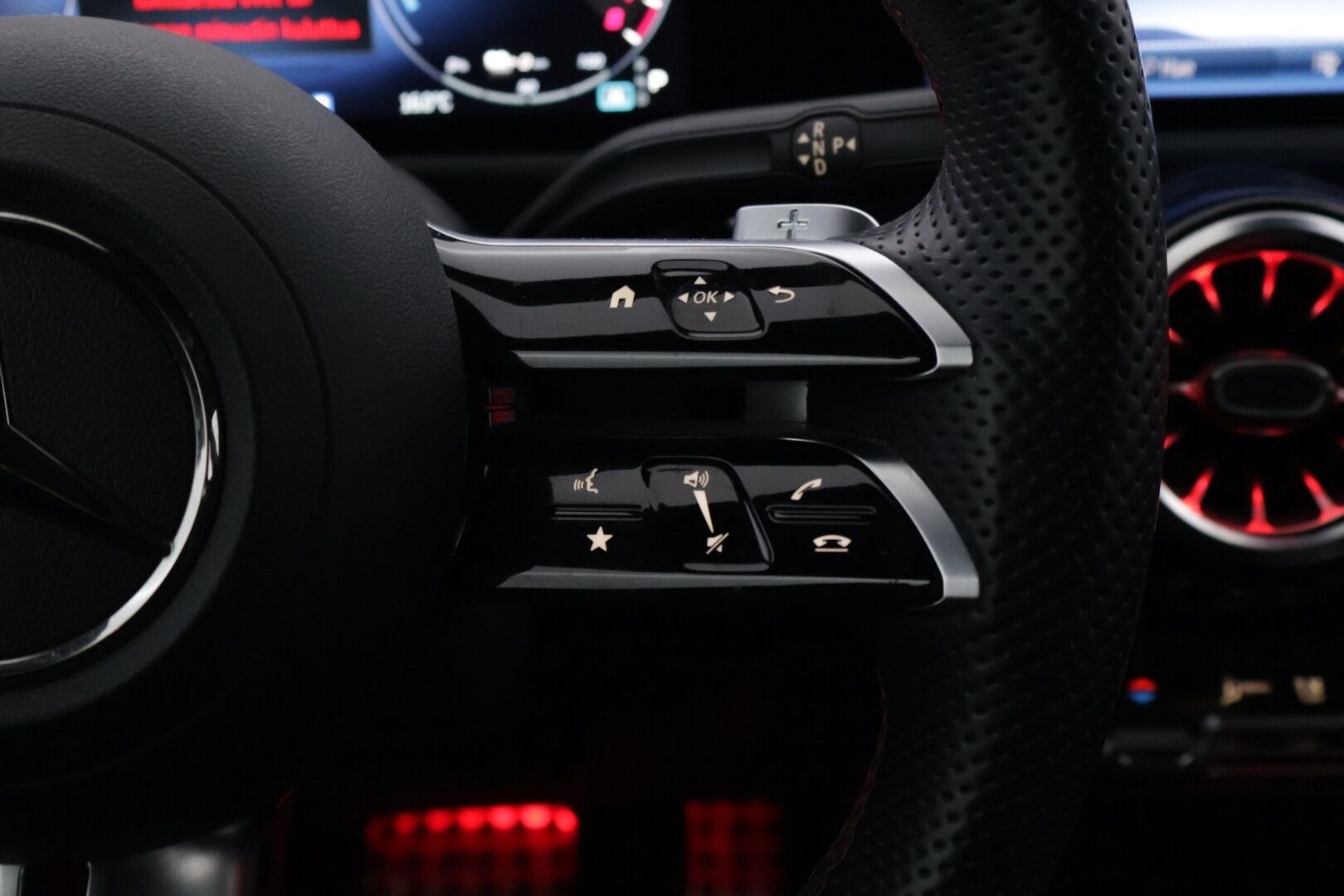 MERCEDES-BENZ A 2023 250e AMG Line * Facelift / Widescreen / KeylessGo / Peruutuskamera / Ratinlämmitin * - Huippu Nokian nastarenkaat! / Juuri huollettu - HULLUT BLACKWEEK JATKOT - KORKOTARJOUS 2,49%