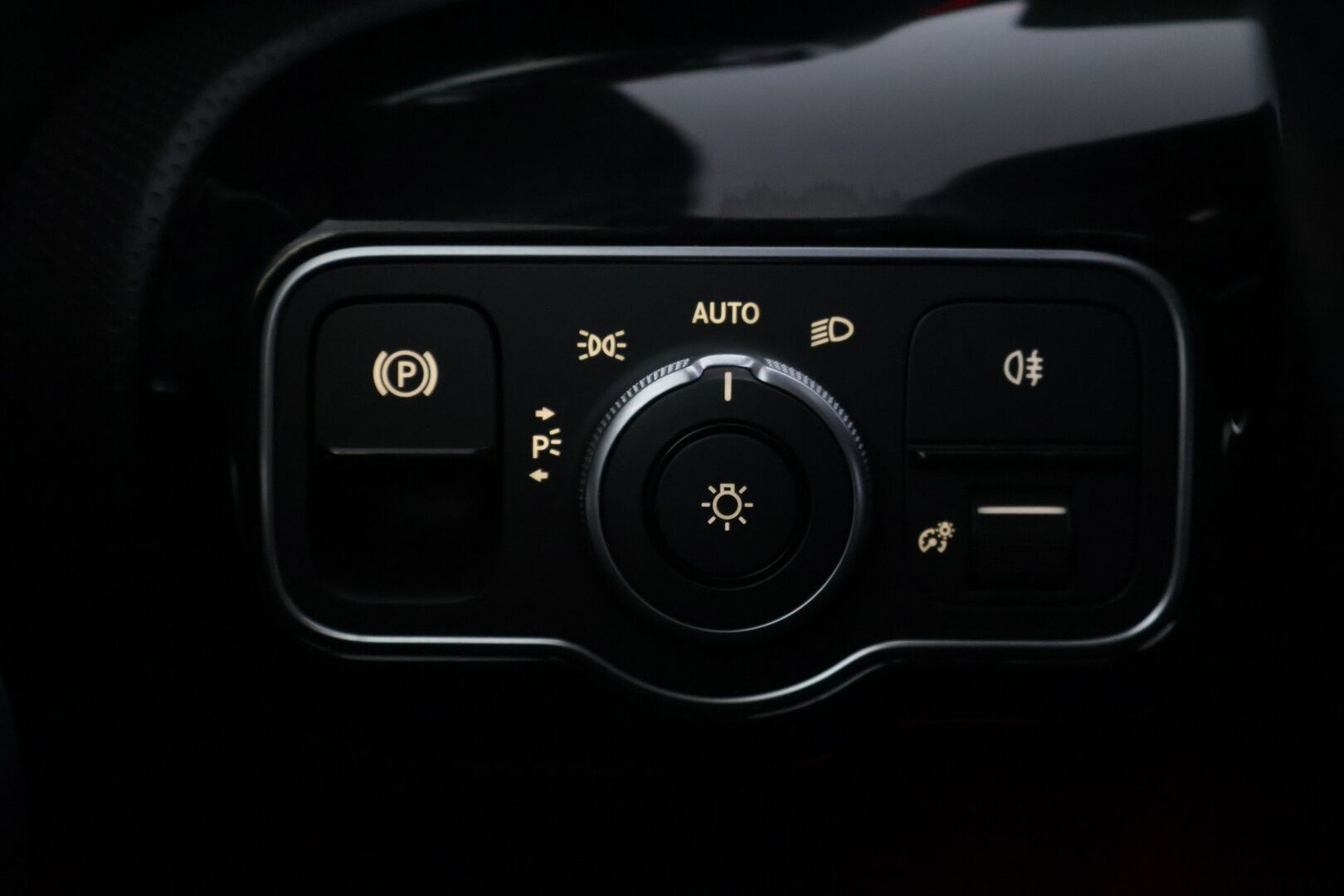 MERCEDES-BENZ A 2023 250e AMG Line * Facelift / Widescreen / KeylessGo / Peruutuskamera / Ratinlämmitin * - Huippu Nokian nastarenkaat! / Juuri huollettu - HULLUT BLACKWEEK JATKOT - KORKOTARJOUS 2,49%