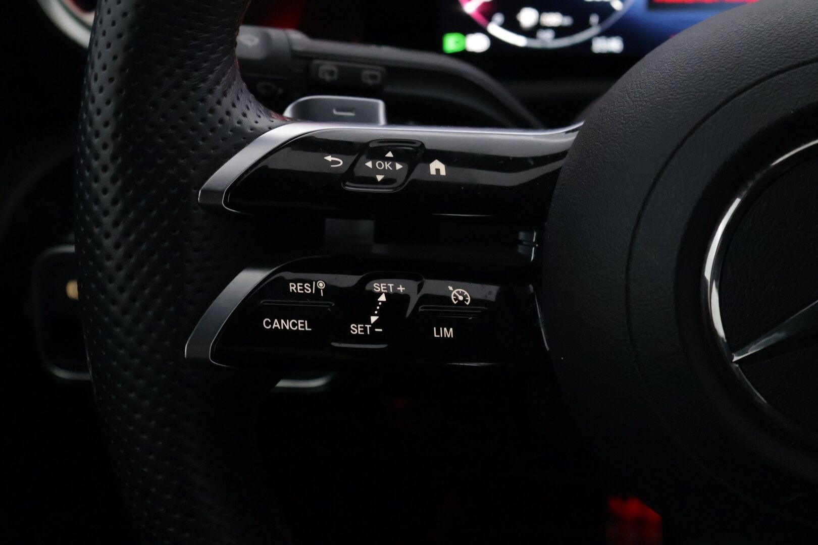 MERCEDES-BENZ A 2023 250e AMG Line * Facelift / Widescreen / KeylessGo / Peruutuskamera / Ratinlämmitin * - Huippu Nokian nastarenkaat! / Juuri huollettu - HULLUT BLACKWEEK JATKOT - KORKOTARJOUS 2,49%