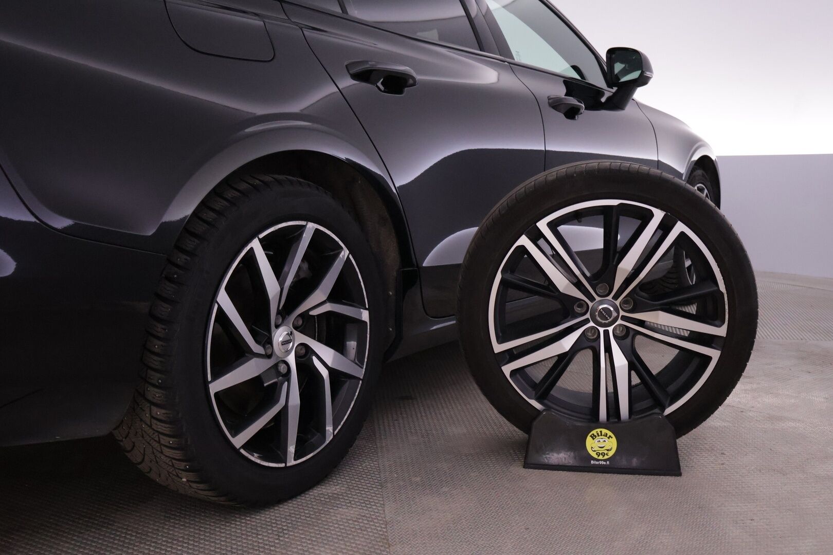 Volvo V60 2022 T6 TwE AWD R-Design Edition aut *ACC/ VOC / S.koukku / P.kamera / Nahkasisusta* - Kaksin Bridgestone renkain! / Hiljattain huollettu! / Uusi tuulilasi!