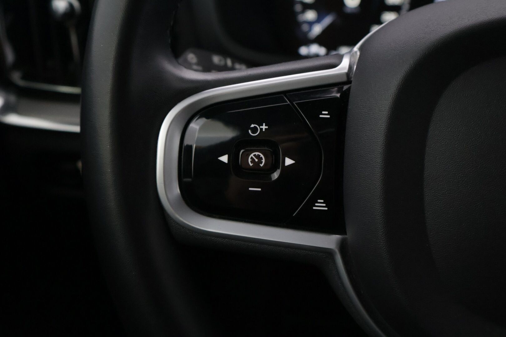 Volvo V60 2021 T6 TwE AWD R-Design Edition aut *ACC/ VOC / S.koukku / P.kamera / Nahkasisusta* - Kaksin Bridgestone renkain! / Hiljattain huollettu! / Uusi tuulilasi! - HULLUT JOULUT KORKOTARJOUS 2,49% 