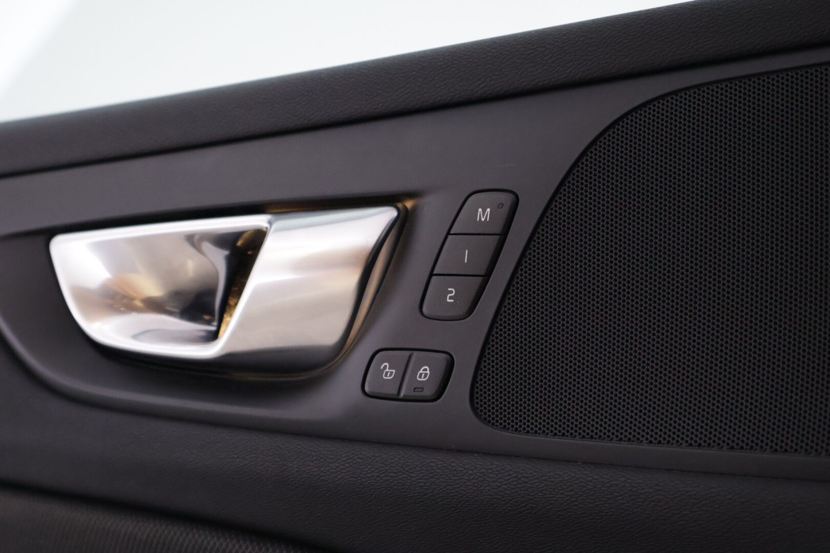 Volvo V60 2021 T6 TwE AWD R-Design Edition aut *ACC/ VOC / S.koukku / P.kamera / Nahkasisusta* - Kaksin Bridgestone renkain! / Hiljattain huollettu! / Uusi tuulilasi! - HULLUT JOULUT KORKOTARJOUS 2,49% 