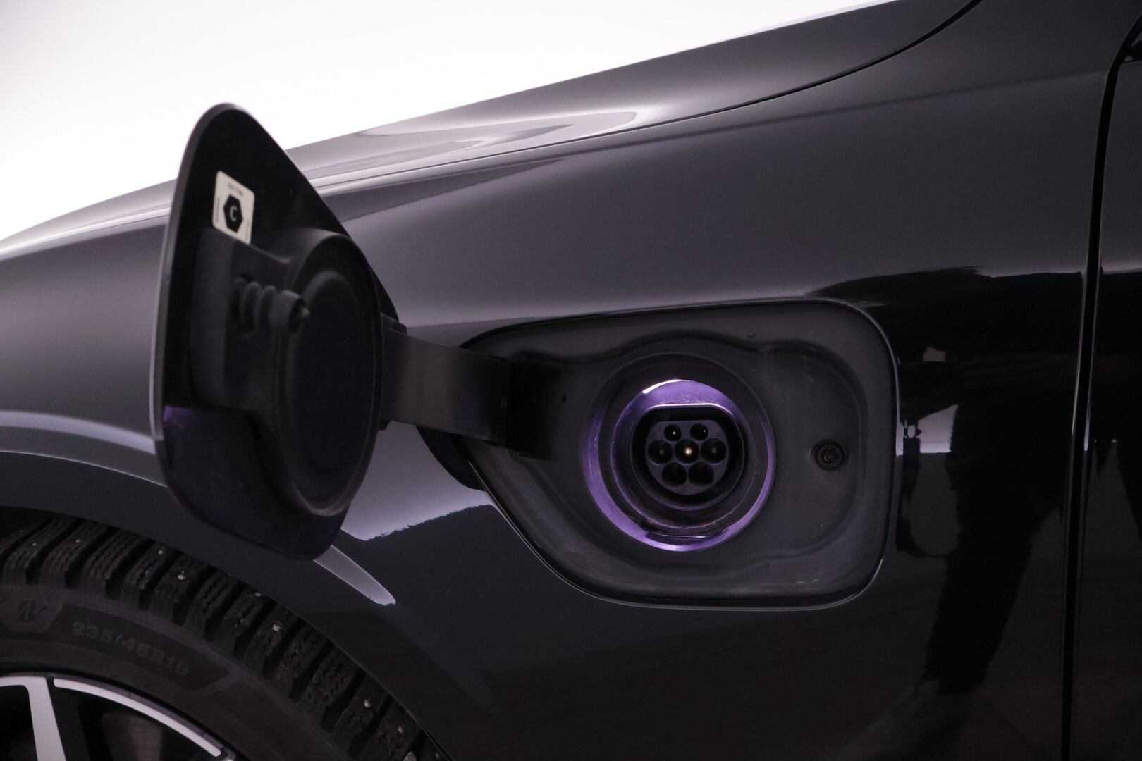 Volvo V60 2021 T6 TwE AWD R-Design Edition aut *ACC/ VOC / S.koukku / P.kamera / Nahkasisusta* - Kaksin Bridgestone renkain! / Hiljattain huollettu! / Uusi tuulilasi! - HULLUT JOULUT KORKOTARJOUS 2,49% 