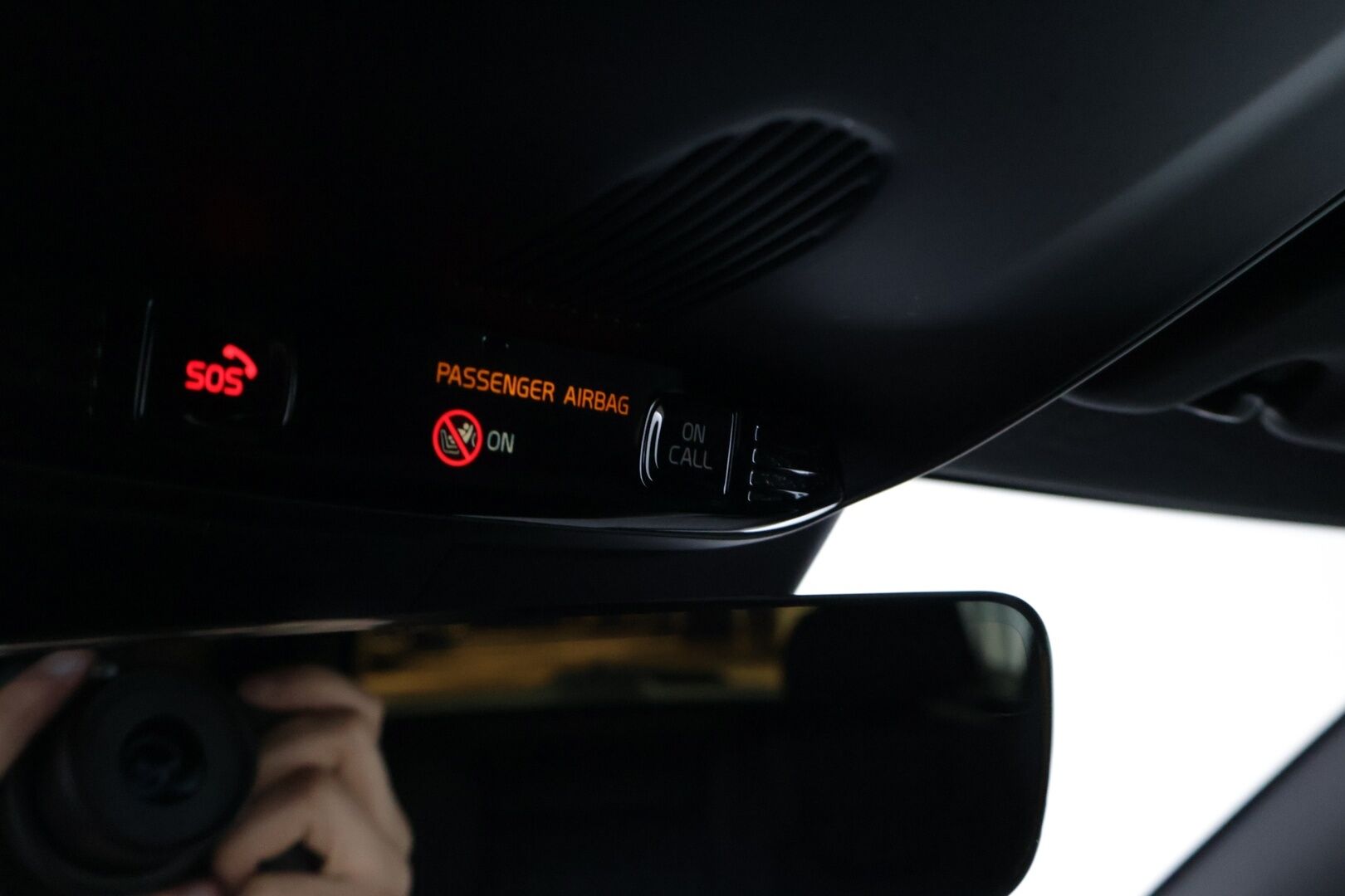 Volvo V60 2022 T6 TwE AWD R-Design Edition aut *ACC/ VOC / S.koukku / P.kamera / Nahkasisusta* - Kaksin Bridgestone renkain! / Hiljattain huollettu! / Uusi tuulilasi!