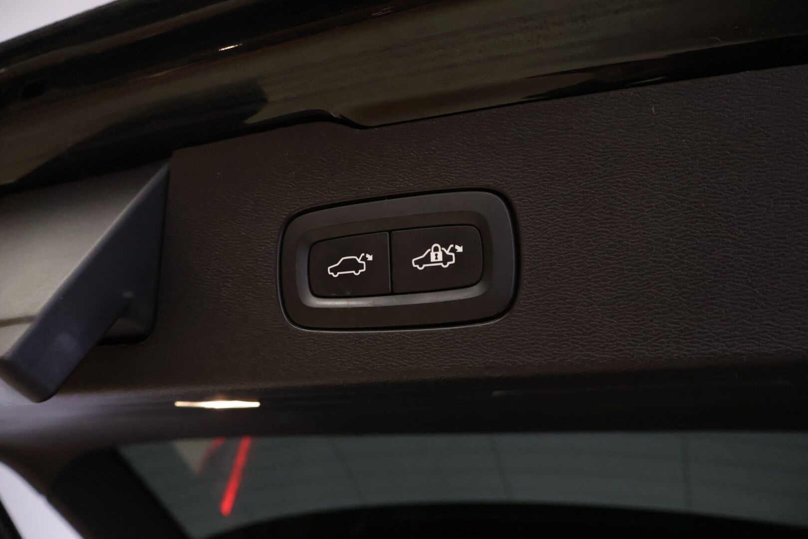 Volvo V60 2021 T6 TwE AWD R-Design Edition aut *ACC/ VOC / S.koukku / P.kamera / Nahkasisusta* - Kaksin Bridgestone renkain! / Hiljattain huollettu! / Uusi tuulilasi! - HULLUT JOULUT KORKOTARJOUS 2,49% 