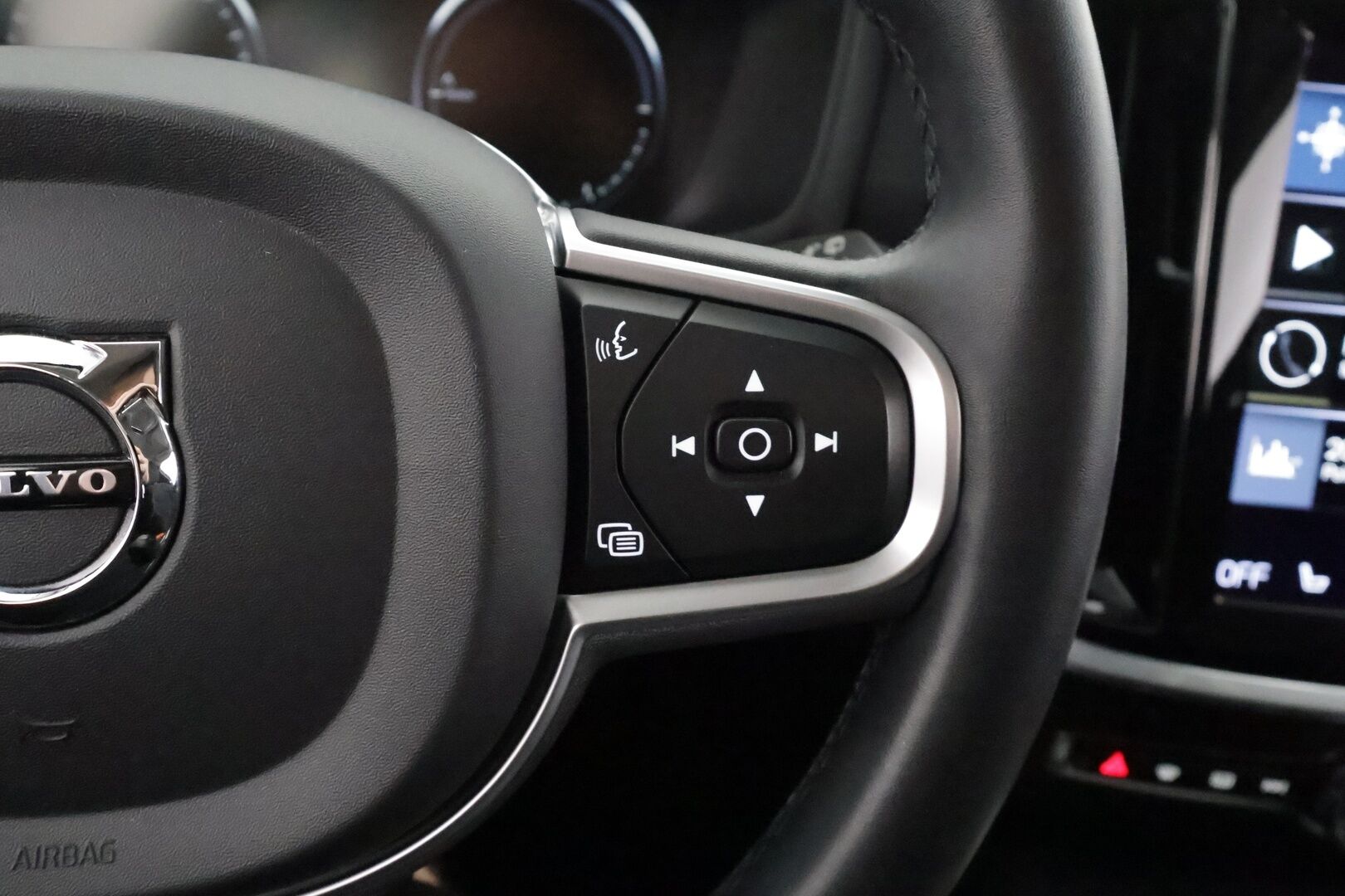 Volvo V60 2022 T6 AWD Long Range Inscription Expression Edition aut - | Koukku | ACC | 360 | LED | Navi | Kaistavahti | Keyless | Digimittaristo | 2x Latauskaapelit | Kahdet renkaat |