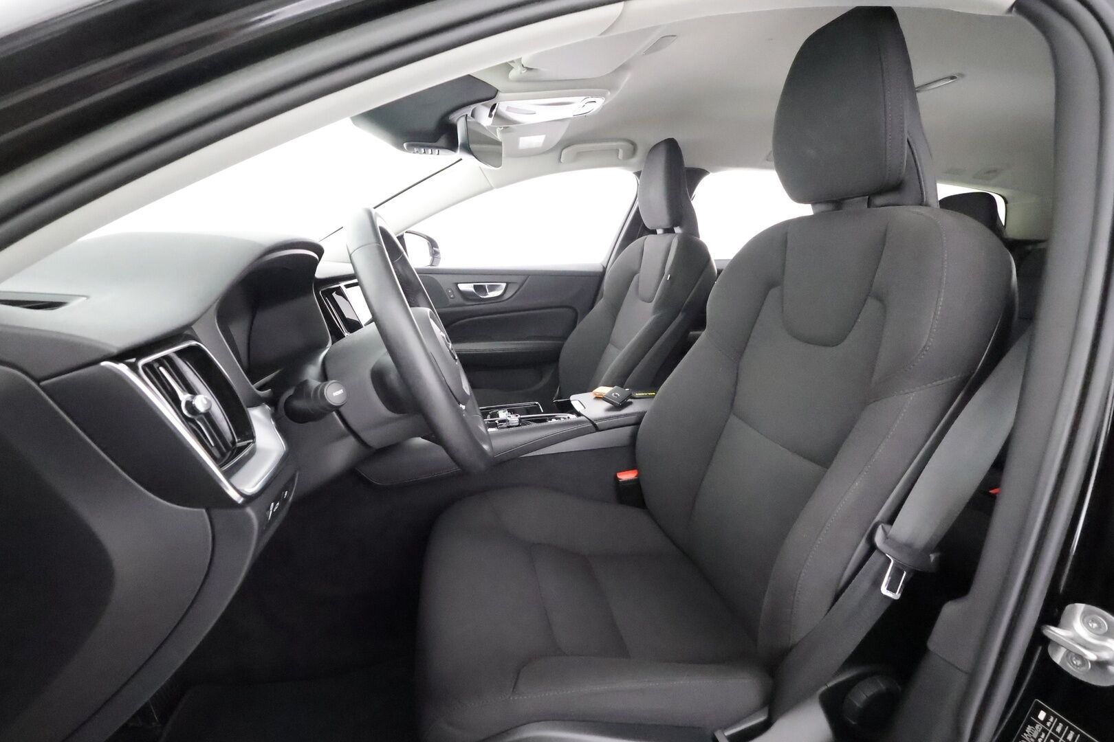 Volvo V60 2022 T6 AWD Long Range Inscription Expression Edition aut - | Koukku | ACC | 360 | LED | Navi | Kaistavahti | Keyless | Digimittaristo | 2x Latauskaapelit | Kahdet renkaat |