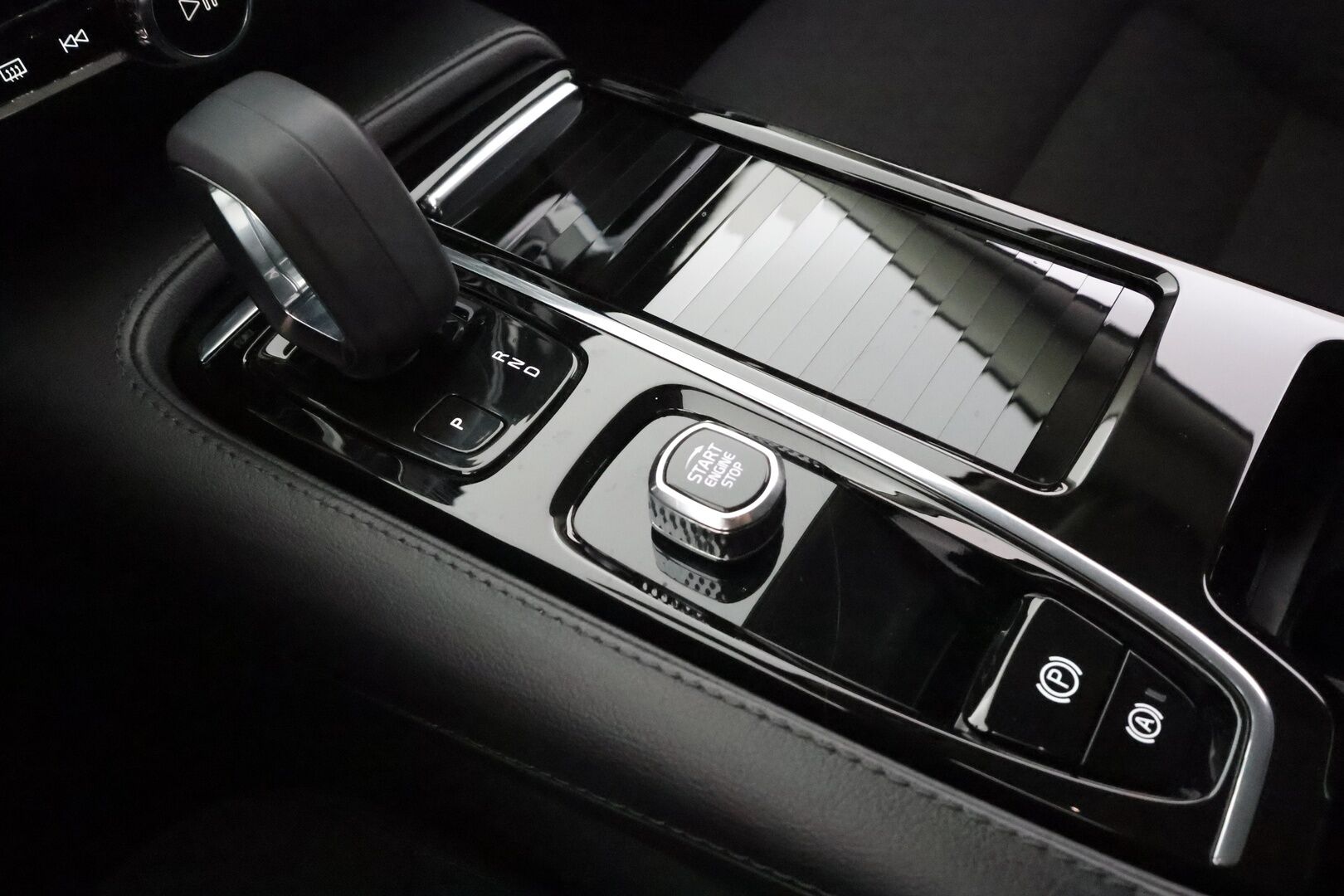 Volvo V60 2022 T6 AWD Long Range Inscription Expression Edition aut - | Koukku | ACC | 360 | LED | Navi | Kaistavahti | Keyless | Digimittaristo | 2x Latauskaapelit | Kahdet renkaat |