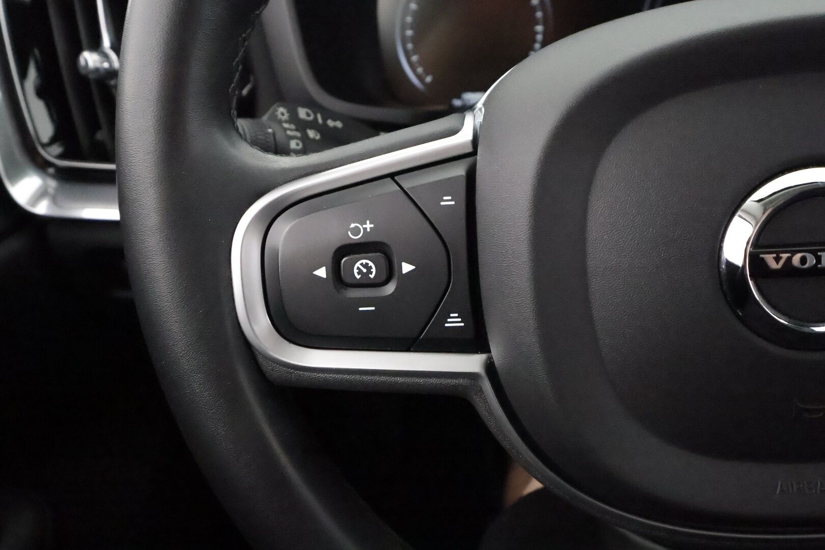 Volvo V60 2022 T6 AWD Long Range Inscription Expression Edition aut - | Koukku | ACC | 360 | LED | Navi | Kaistavahti | Keyless | Digimittaristo | 2x Latauskaapelit | Kahdet renkaat |